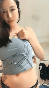 ♥️细腰豪乳 吕美吕 打滴车上直播露出+高价收费房 图 03