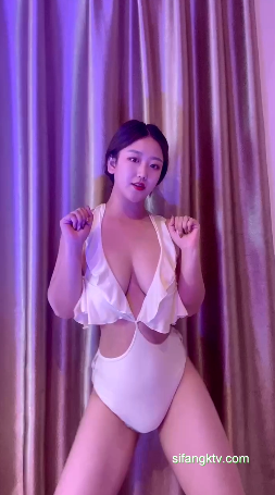 首发价值666元重磅福利,快手巨乳主播露露泳衣制服热舞… 图 01