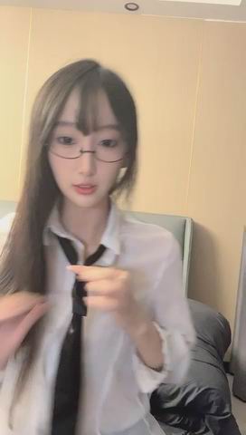 泡泡咕 12.11极品青春漂亮女神长腿高挑的身材摸逼自嗨… 图 01