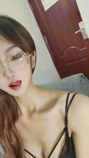 御姐下海!美到炸裂~ 广州刘亦菲 好勾魂!一下就撸射了~ 图 01