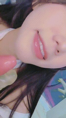 ❤️ 乖宝 双屌同口深喉舌舔翻白眼足交骚舞抬腿自插 图 04