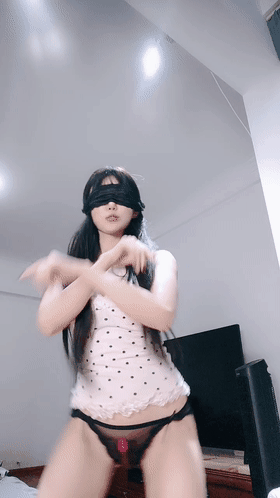 新舞蹈系校花女神!~ 奶酪不甜 激情裸舞跳蛋抠逼自慰!~ 图 03