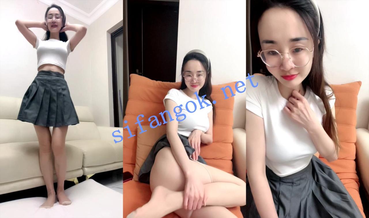 ⚡ 核弹! 苏可可 眼镜骚货好色人妻天天被无套内射 图 01
