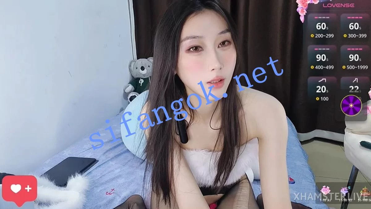 ❤❤❤ST极品新人！【kindbee】颜值极高，穿着黑丝自慰特写
