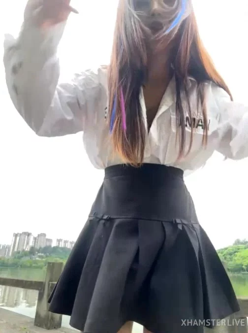 ❤❤❤ST户外喷水,Stripchat! luna-sisi 公园里坐着桥上自慰 图 16