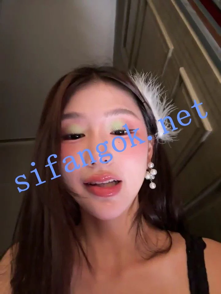 ☛王子私人秀【nidekikibabe】原相机电梯门口剧情双插喷水