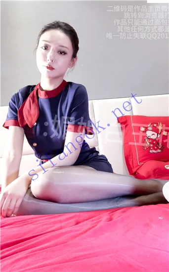 抖音眼镜御姐 白玉花 制服丝袜写真系列 无内丝自慰器合集 图 03